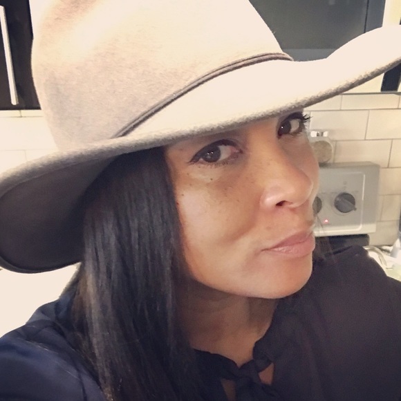 Women’s items Nike’s, Adidas, suits, bags - Picture 1 of 8